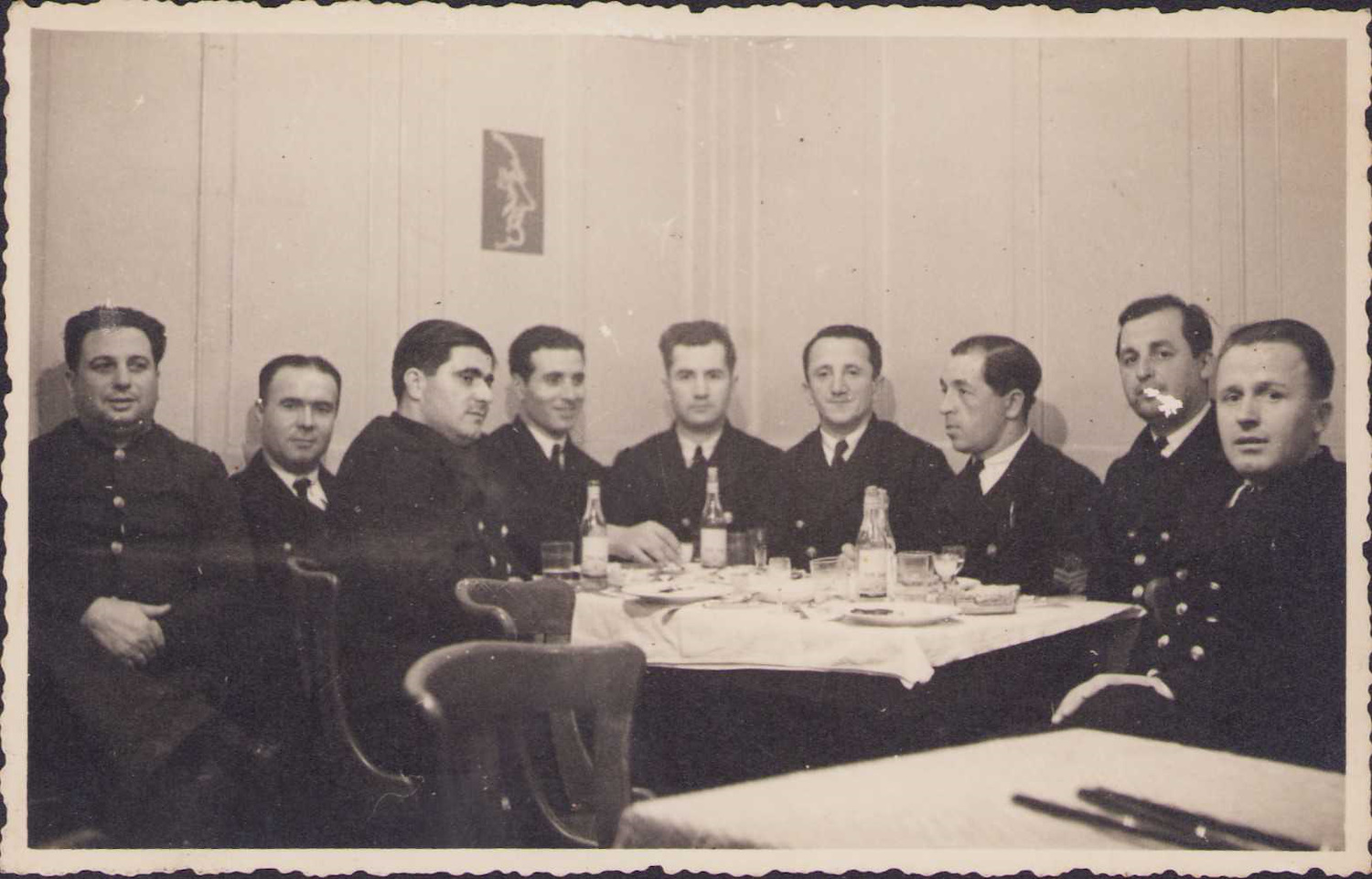 Dostlarla Kurulmuş Bir 90'lar Sofrası